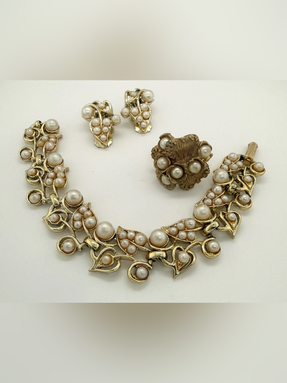 SIGNED Vintage Judy Lee Gold-Tone Faux Pearl Bracelet Set Clip on Earrings Ring